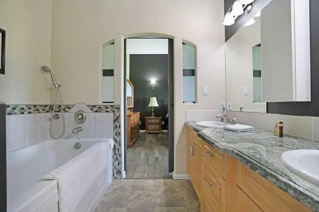 96 Greystone Close E Brooks AB T1R 1M1