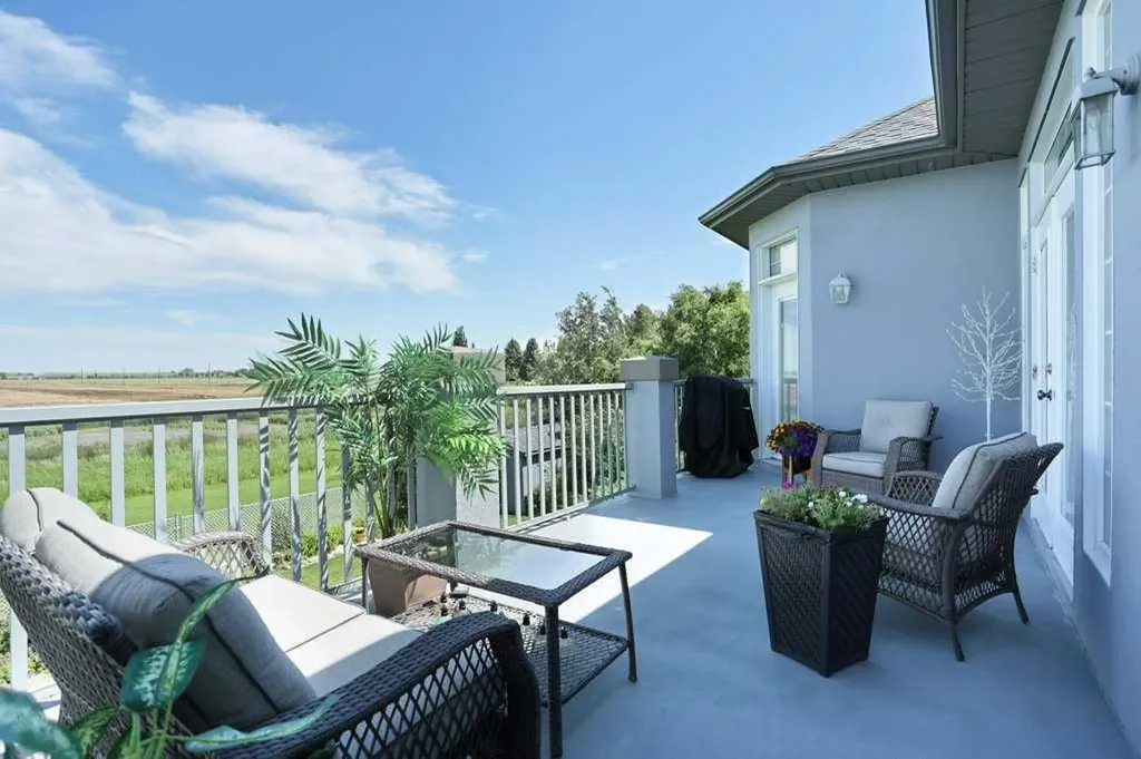 96 Greystone Close E Brooks AB T1R 1M1
