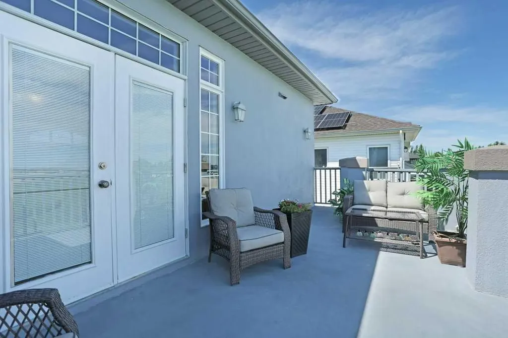 96 Greystone Close E Brooks AB T1R 1M1