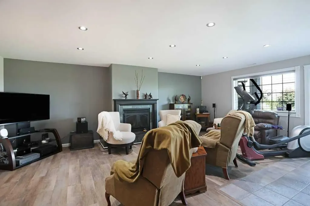 96 Greystone Close E Brooks AB T1R 1M1