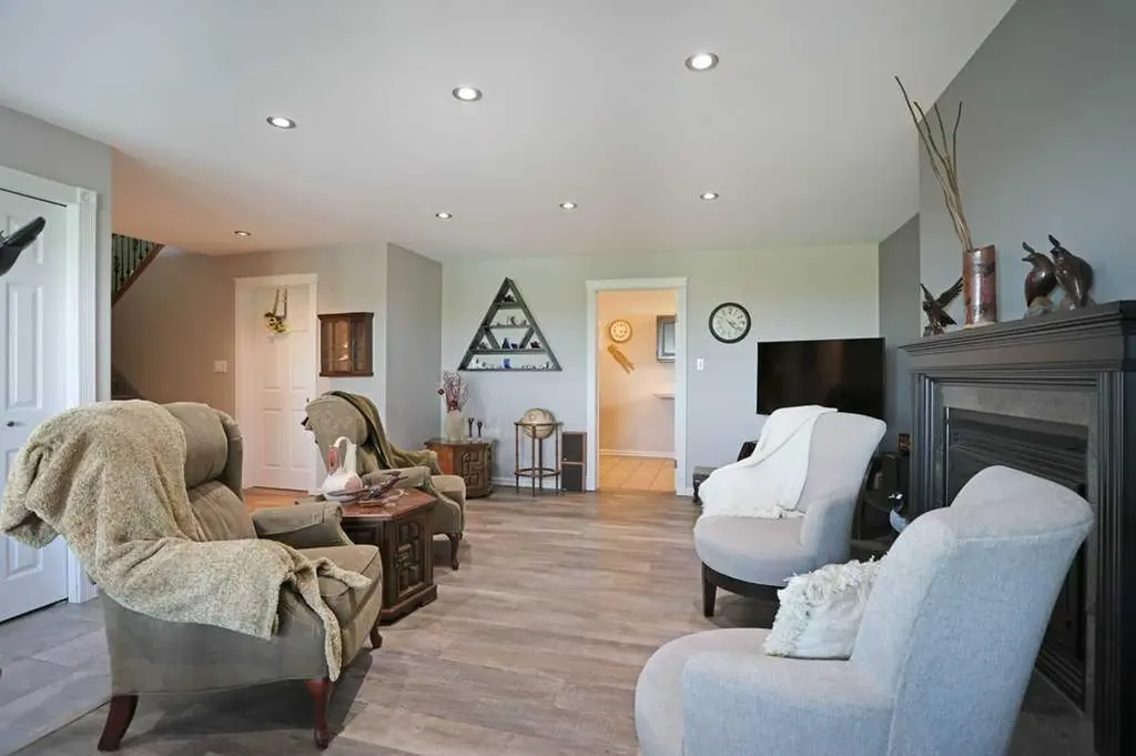 96 Greystone Close E Brooks AB T1R 1M1
