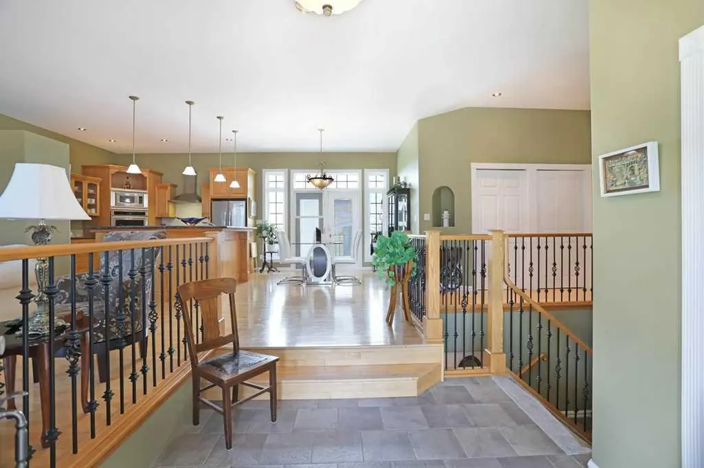 96 Greystone Close E Brooks AB T1R 1M1
