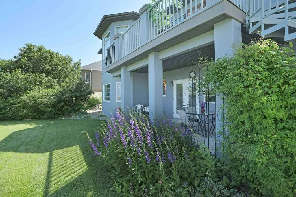 96 Greystone Close E Brooks AB T1R 1M1
