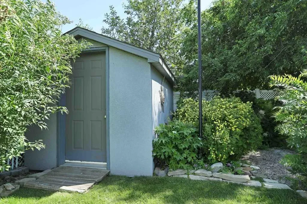 96 Greystone Close E Brooks AB T1R 1M1