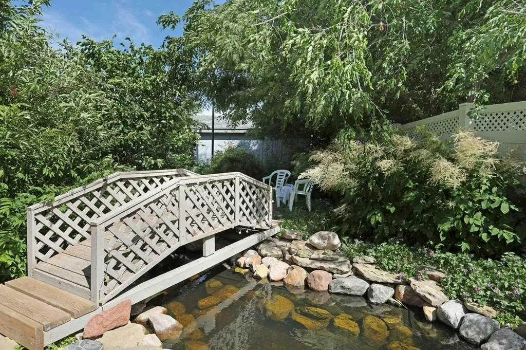 96 Greystone Close E Brooks AB T1R 1M1
