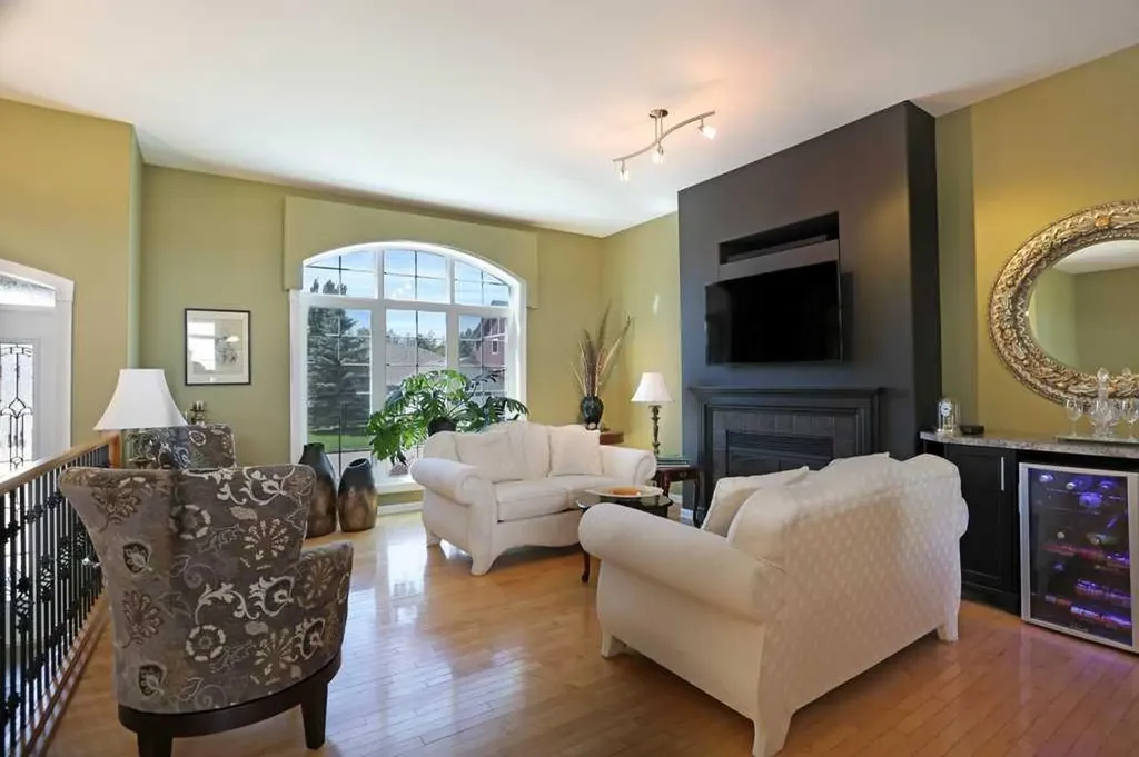 96 Greystone Close E Brooks AB T1R 1M1
