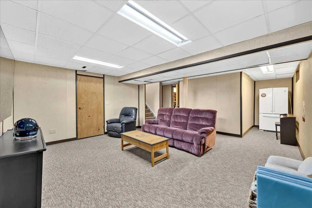 7327 Silver Springs Road NW Calgary AB T3B 3X1
