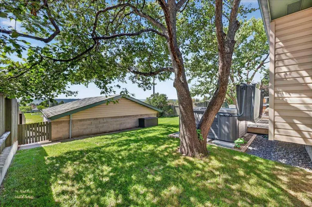 7327 Silver Springs Road NW Calgary AB T3B 3X1