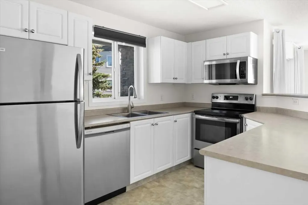 5500 Somervale Court SW Calgary AB T2Y4M1