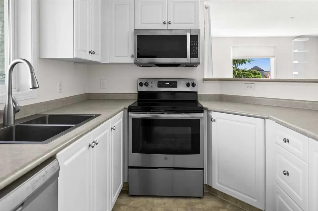 5500 Somervale Court SW Calgary AB T2Y4M1