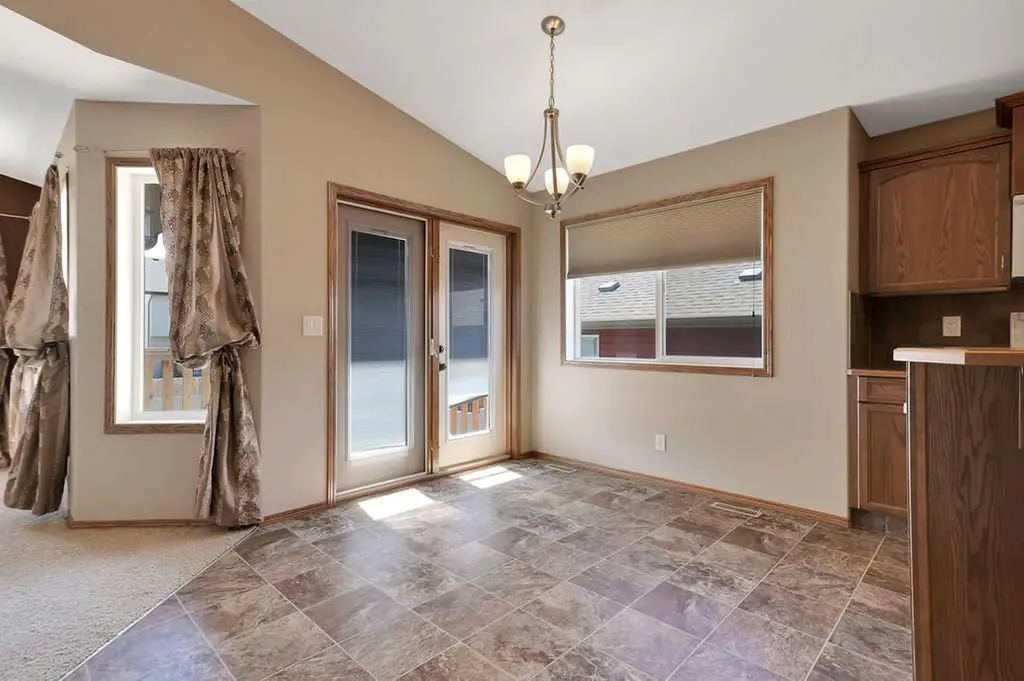 9 Thomas Place Red Deer AB T4E 1A3