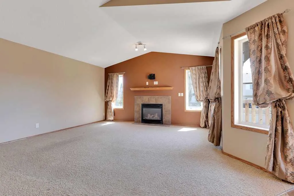 9 Thomas Place Red Deer AB T4E 1A3