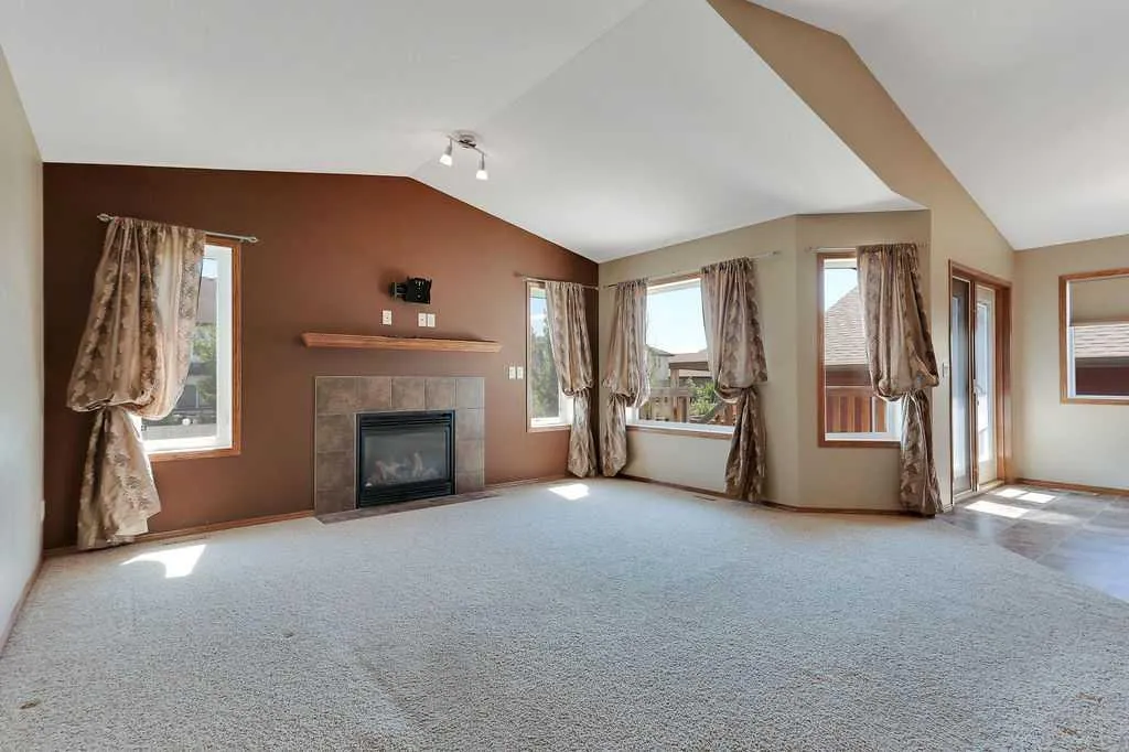 9 Thomas Place Red Deer AB T4E 1A3