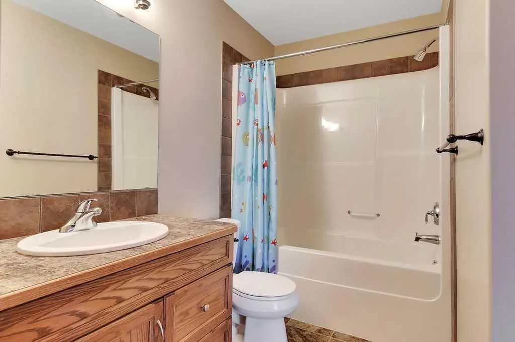 9 Thomas Place Red Deer AB T4E 1A3