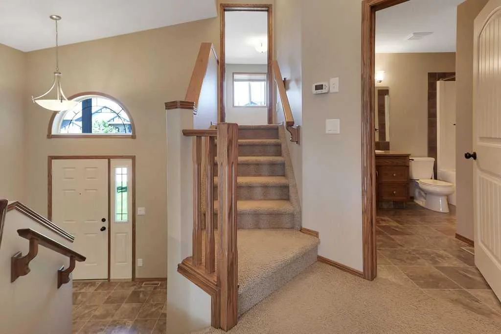 9 Thomas Place Red Deer AB T4E 1A3