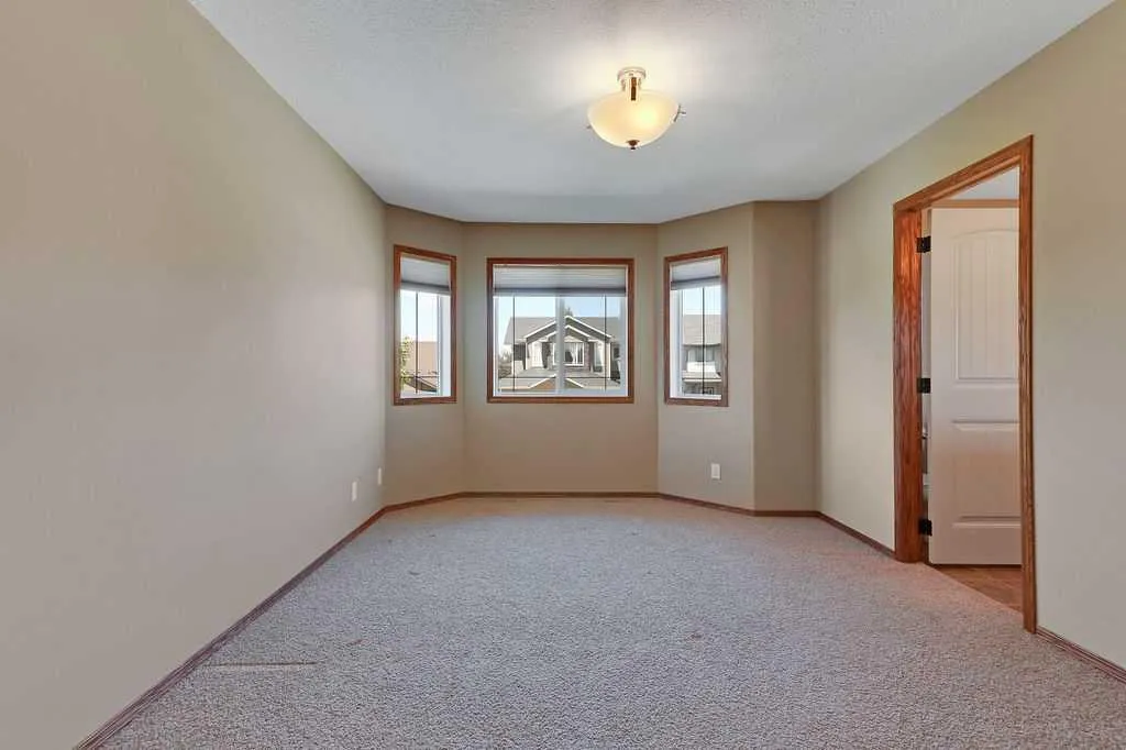 9 Thomas Place Red Deer AB T4E 1A3