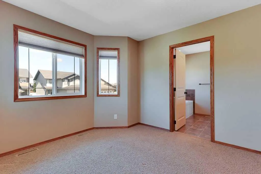 9 Thomas Place Red Deer AB T4E 1A3