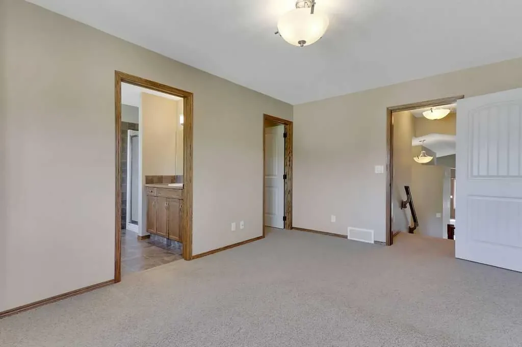9 Thomas Place Red Deer AB T4E 1A3