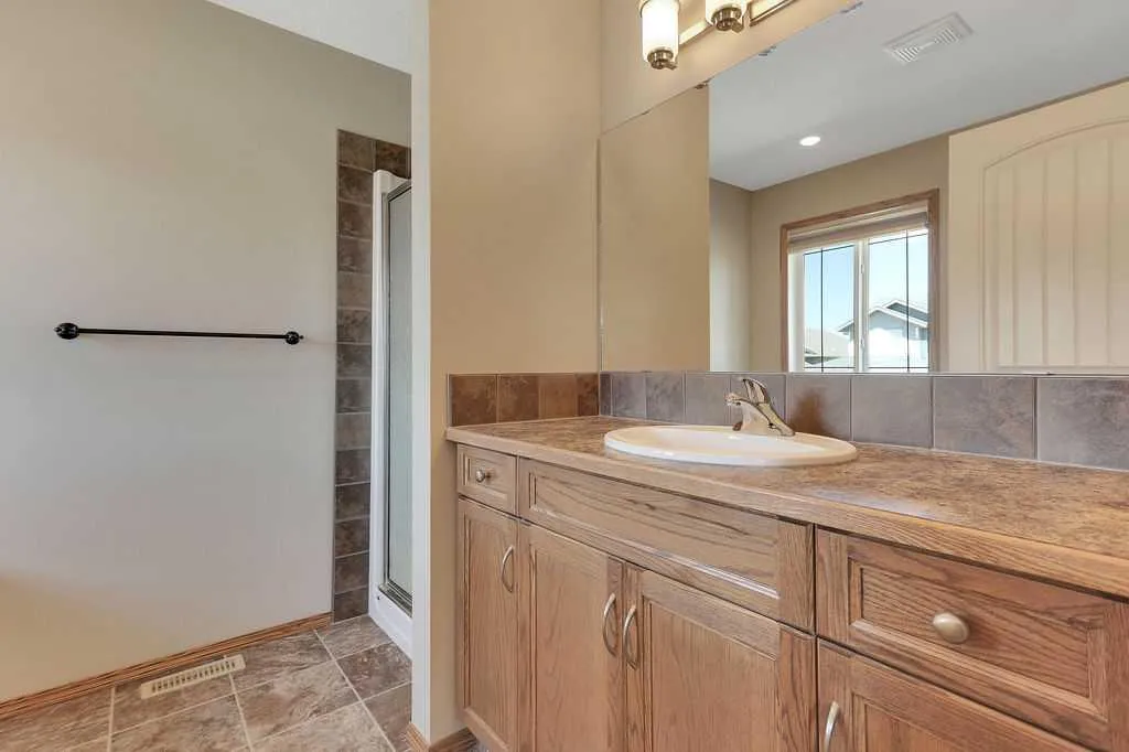9 Thomas Place Red Deer AB T4E 1A3