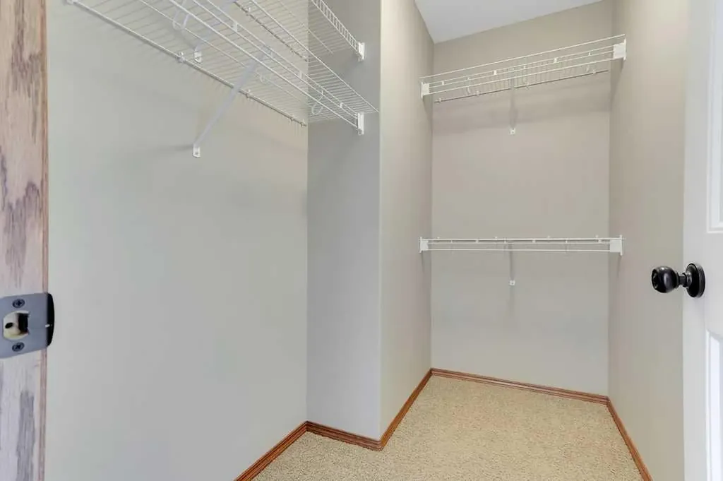9 Thomas Place Red Deer AB T4E 1A3