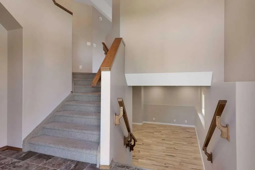 9 Thomas Place Red Deer AB T4E 1A3