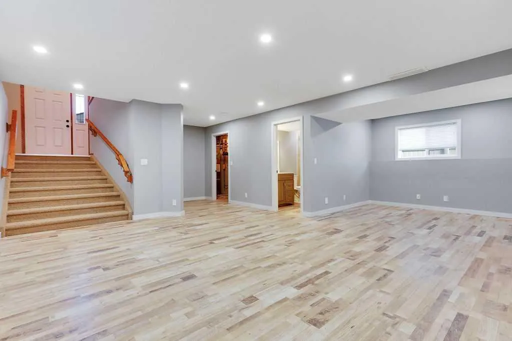 9 Thomas Place Red Deer AB T4E 1A3