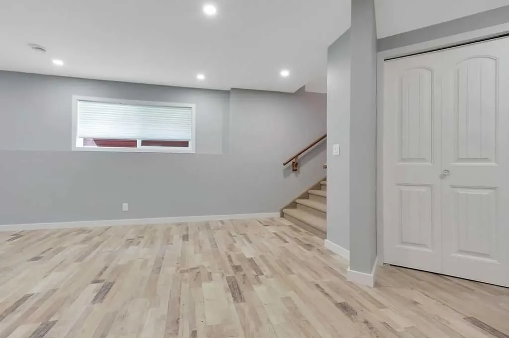 9 Thomas Place Red Deer AB T4E 1A3