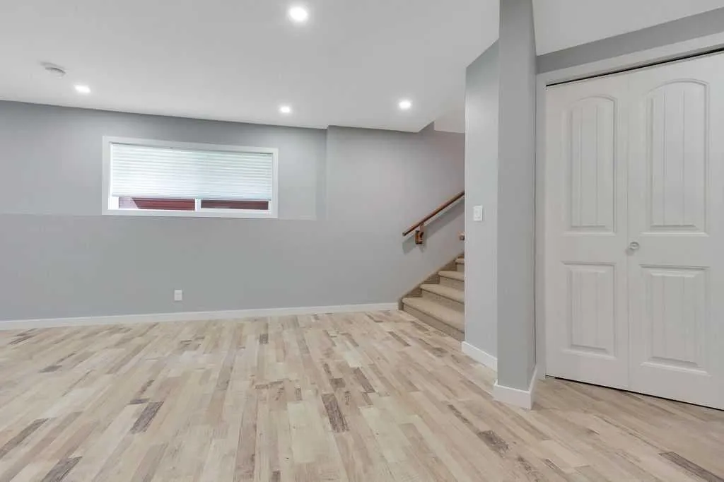 9 Thomas Place Red Deer AB T4E 1A3