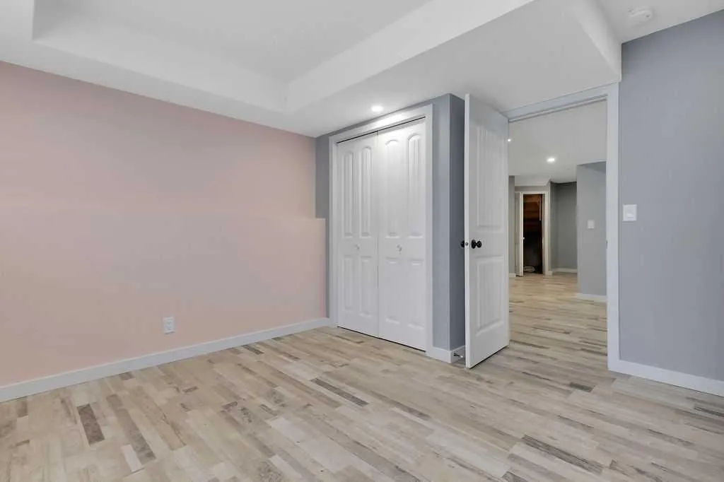 9 Thomas Place Red Deer AB T4E 1A3