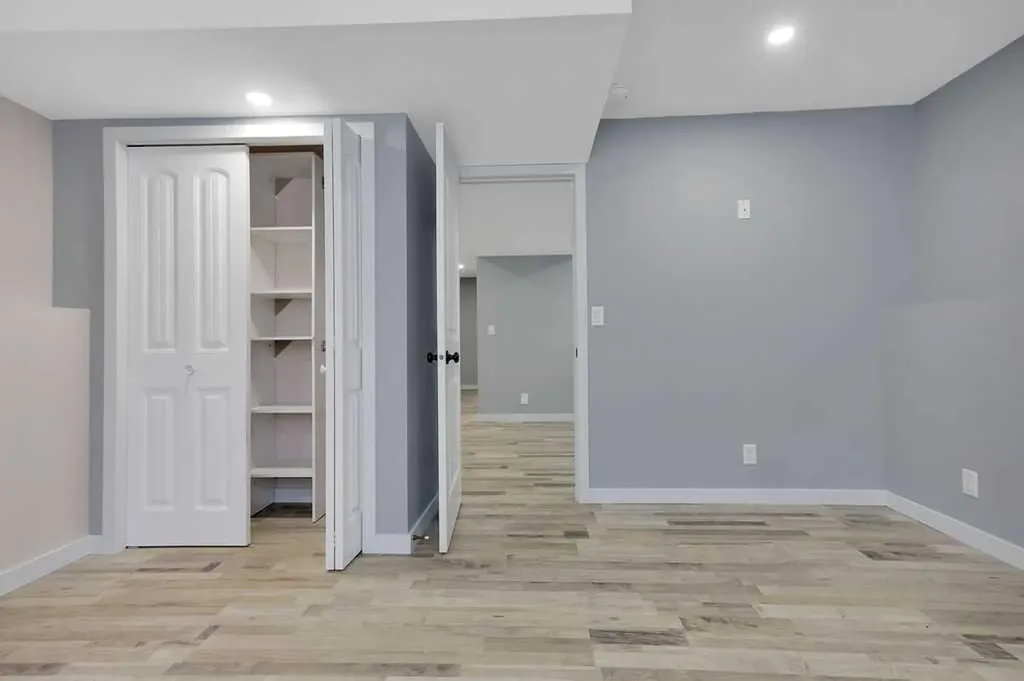 9 Thomas Place Red Deer AB T4E 1A3