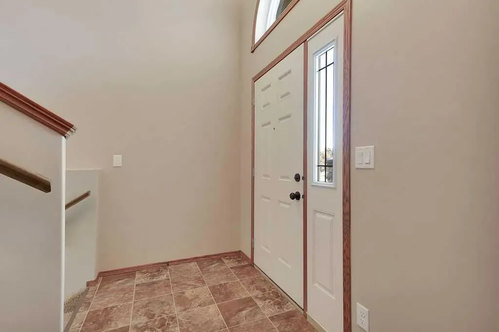 9 Thomas Place Red Deer AB T4E 1A3