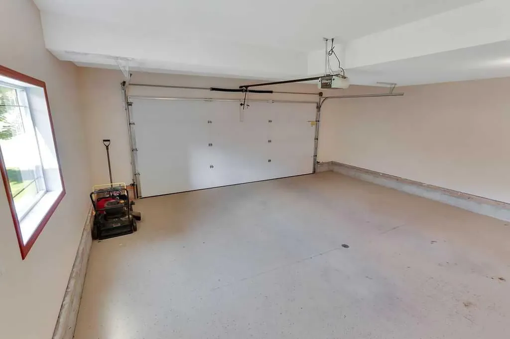 9 Thomas Place Red Deer AB T4E 1A3
