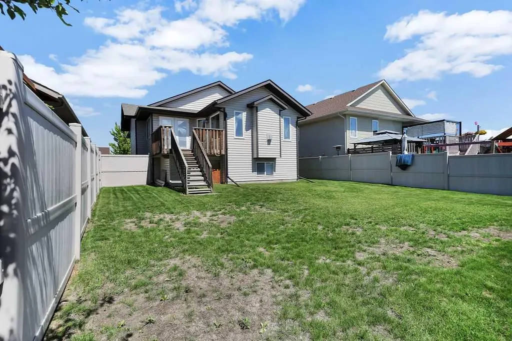 9 Thomas Place Red Deer AB T4E 1A3