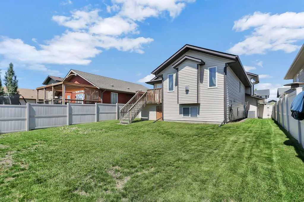 9 Thomas Place Red Deer AB T4E 1A3