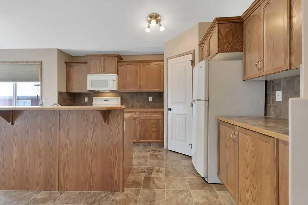 9 Thomas Place Red Deer AB T4E 1A3