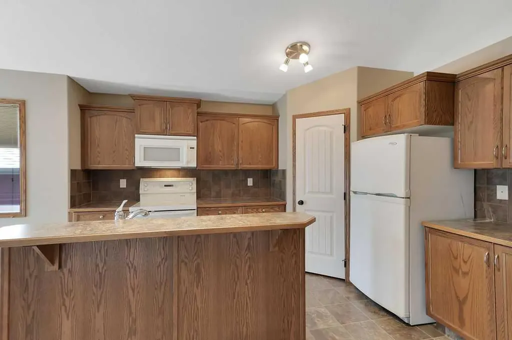 9 Thomas Place Red Deer AB T4E 1A3