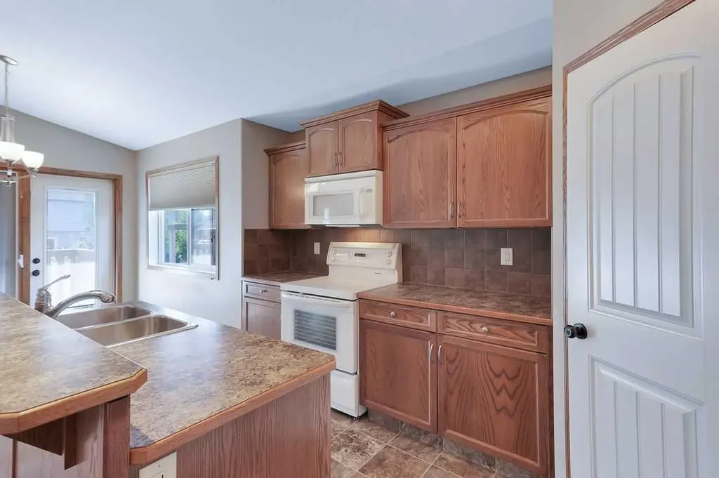 9 Thomas Place Red Deer AB T4E 1A3