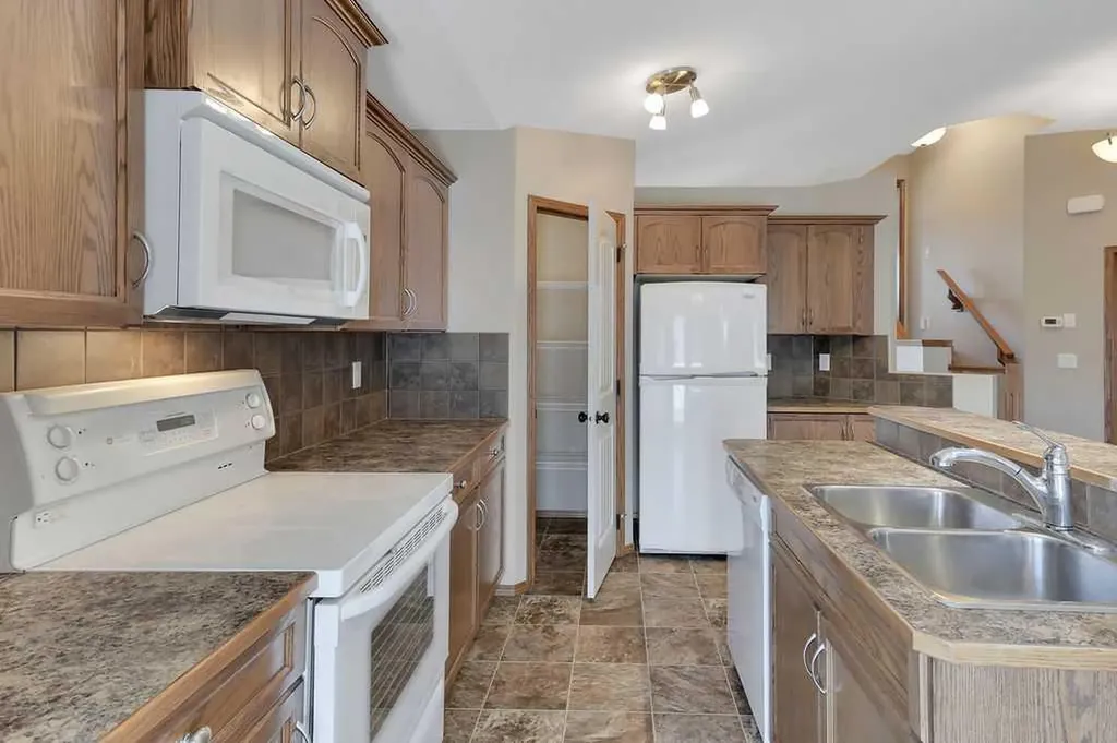 9 Thomas Place Red Deer AB T4E 1A3