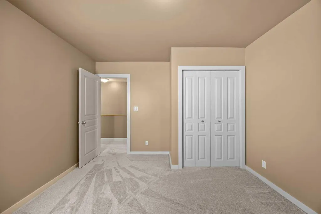 415 28 Avenue NW Calgary AB T2M 2K7