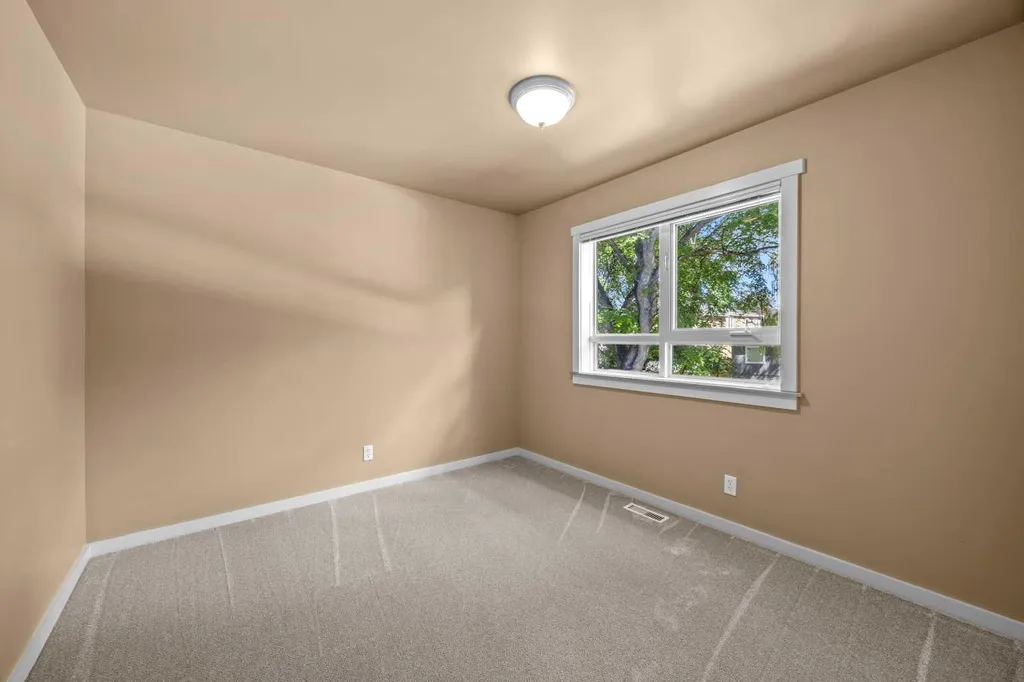 415 28 Avenue NW Calgary AB T2M 2K7