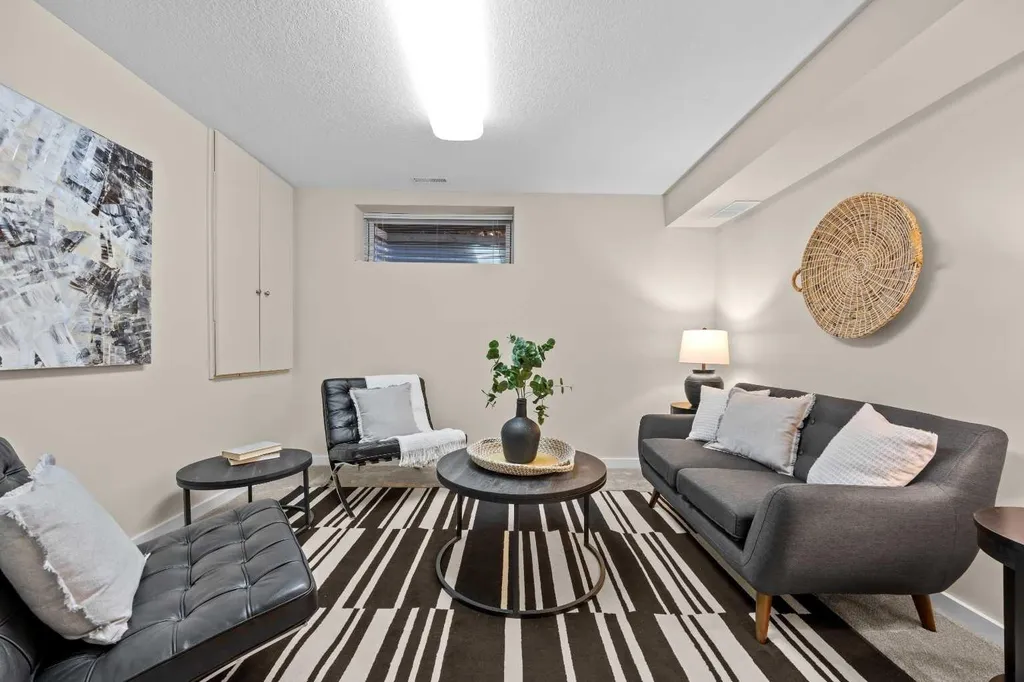 415 28 Avenue NW Calgary AB T2M 2K7