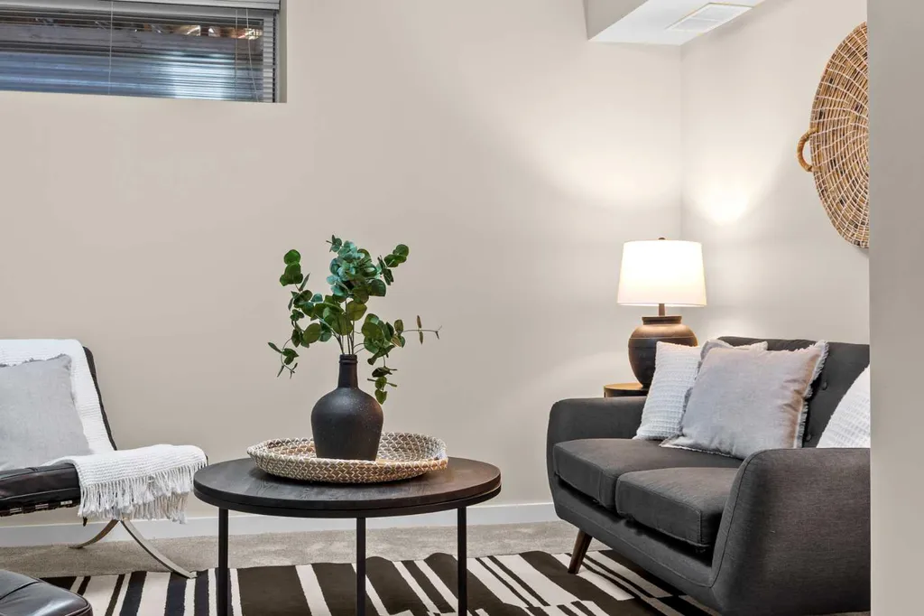415 28 Avenue NW Calgary AB T2M 2K7