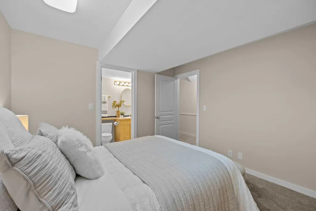 415 28 Avenue NW Calgary AB T2M 2K7