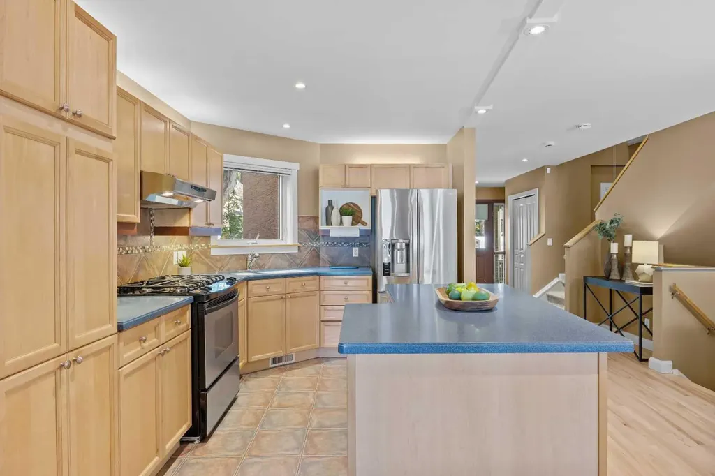 415 28 Avenue NW Calgary AB T2M 2K7
