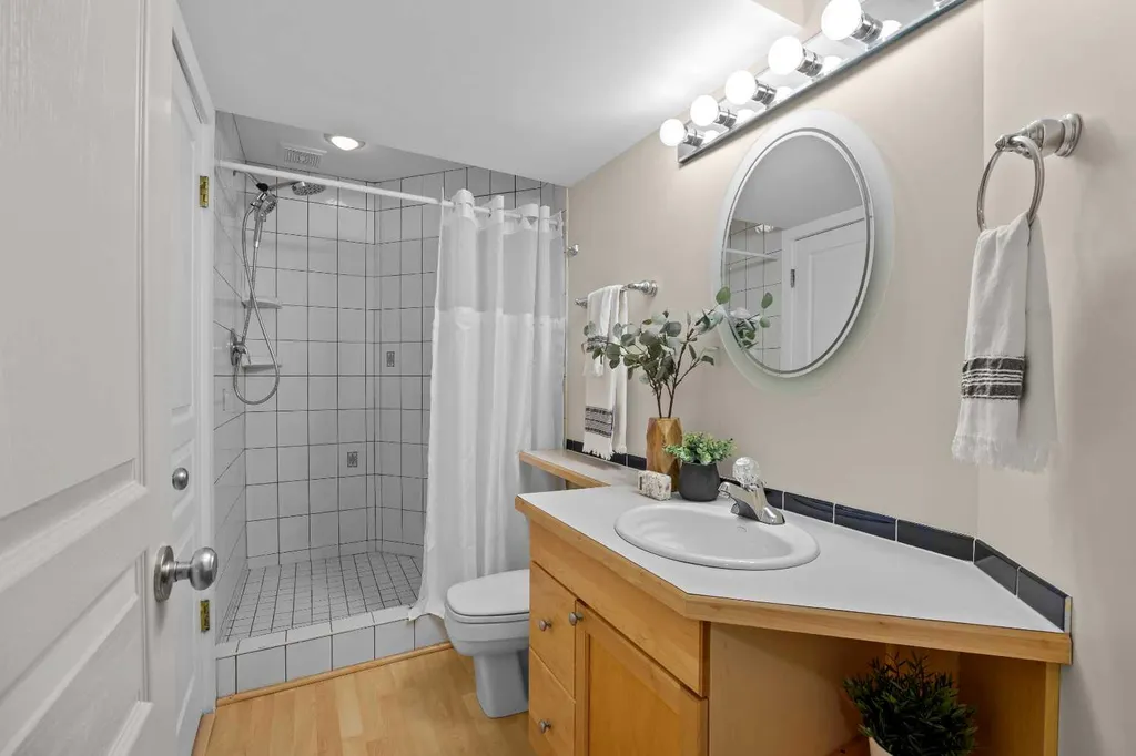 415 28 Avenue NW Calgary AB T2M 2K7