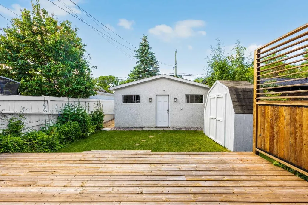 415 28 Avenue NW Calgary AB T2M 2K7