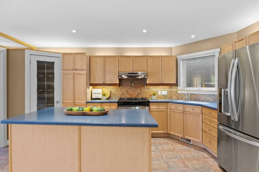 415 28 Avenue NW Calgary AB T2M 2K7