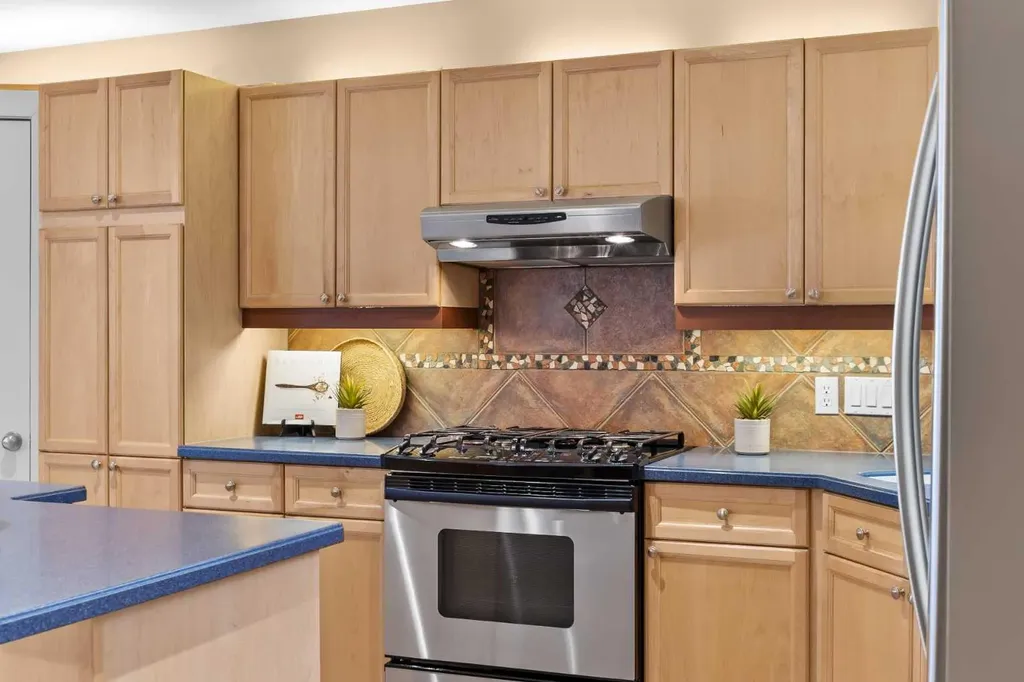 415 28 Avenue NW Calgary AB T2M 2K7
