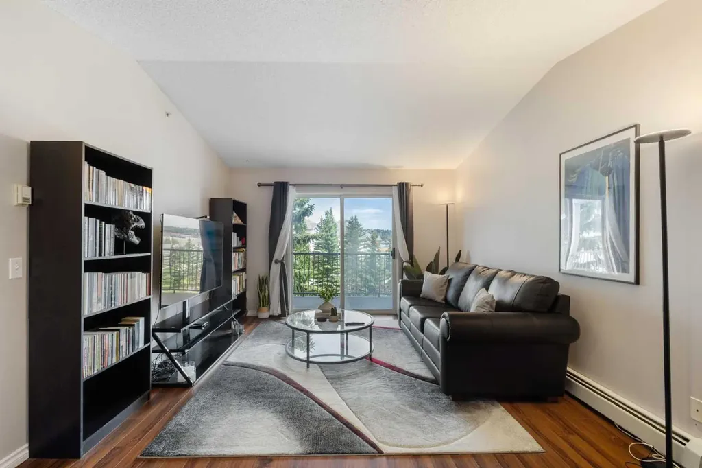 33 Arbour Grove Close NW Calgary AB T3G 4K2