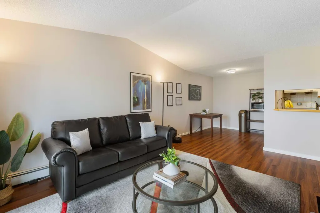 33 Arbour Grove Close NW Calgary AB T3G 4K2